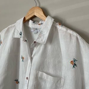 NWOT O’Neil Linen Blouse with cool embroidery Size Large